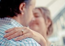 The Best Dating App Profiles to Swipe Right On